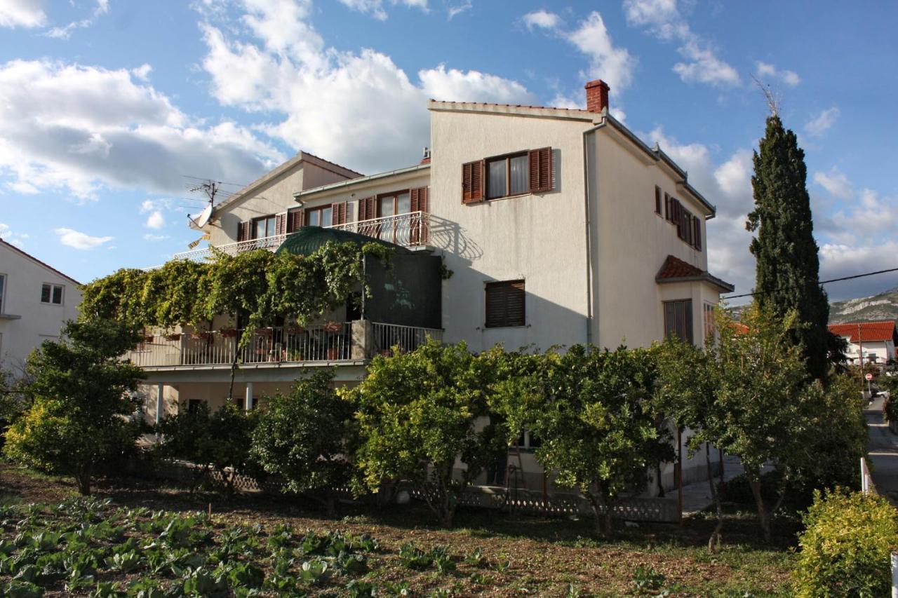 Apartments With A Parking Space Kastel Stafilic, Kastela - 5219 المظهر الخارجي الصورة