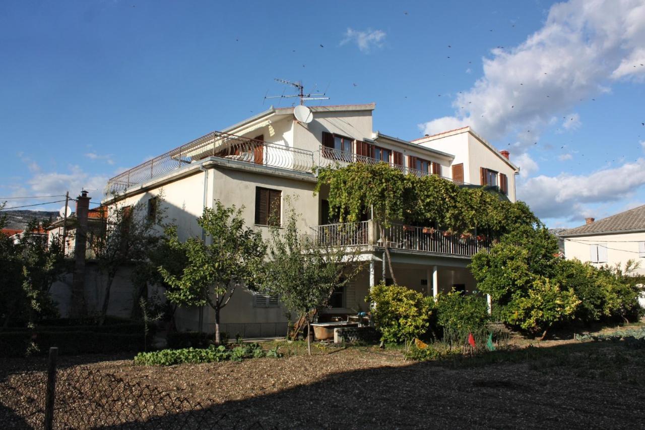 Apartments With A Parking Space Kastel Stafilic, Kastela - 5219 المظهر الخارجي الصورة