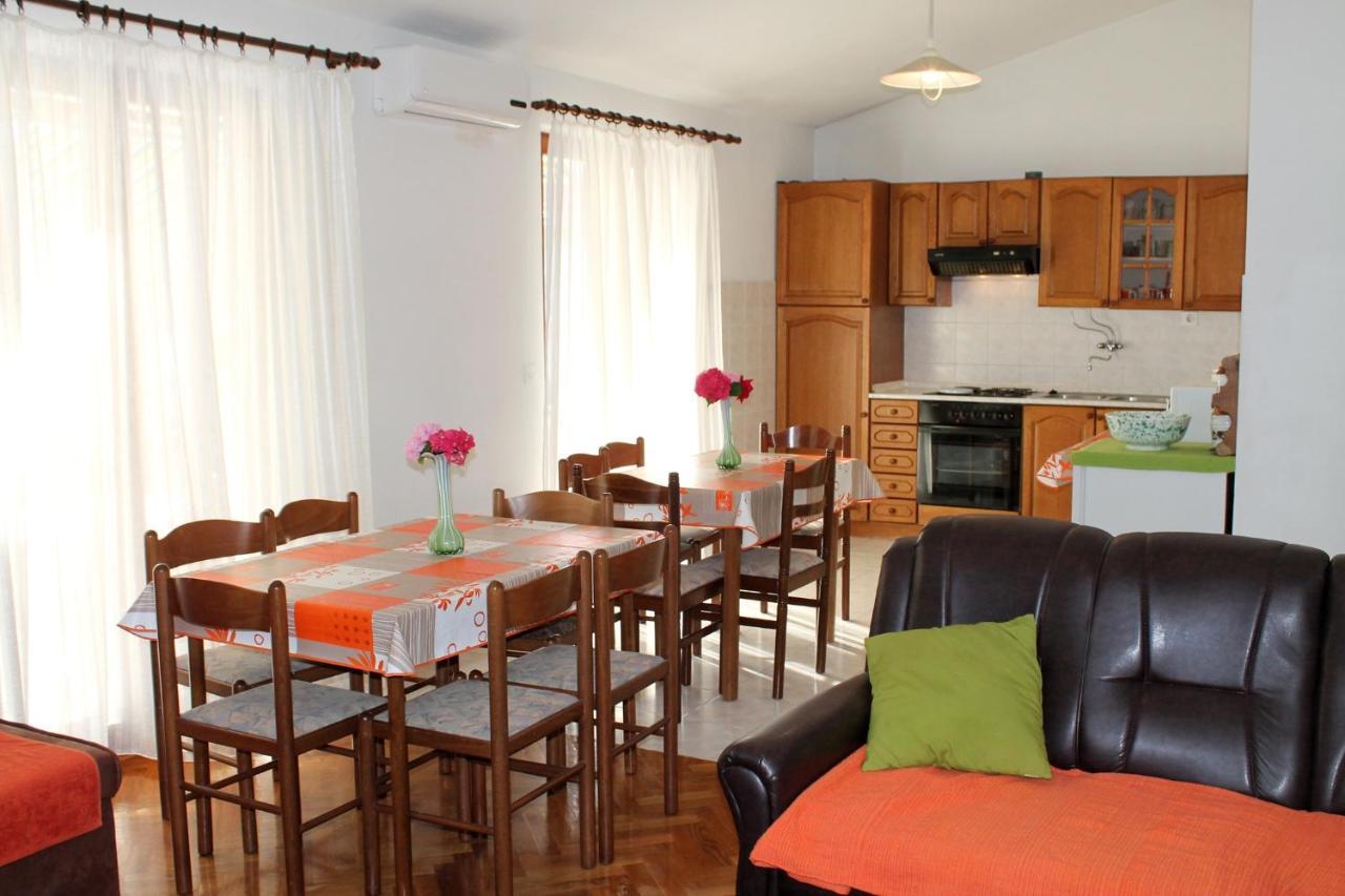 Apartments With A Parking Space Kastel Stafilic, Kastela - 5219 المظهر الخارجي الصورة