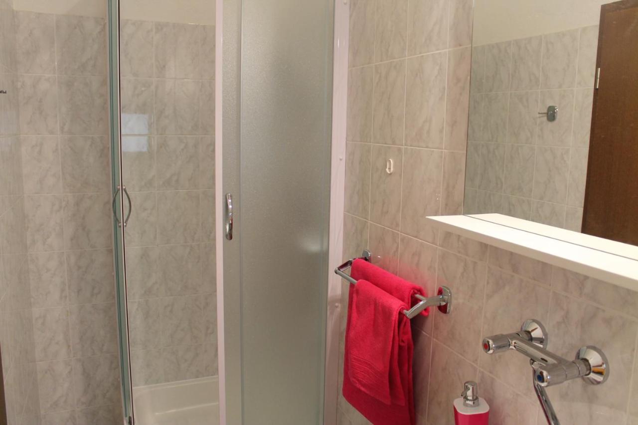 Apartments With A Parking Space Kastel Stafilic, Kastela - 5219 المظهر الخارجي الصورة