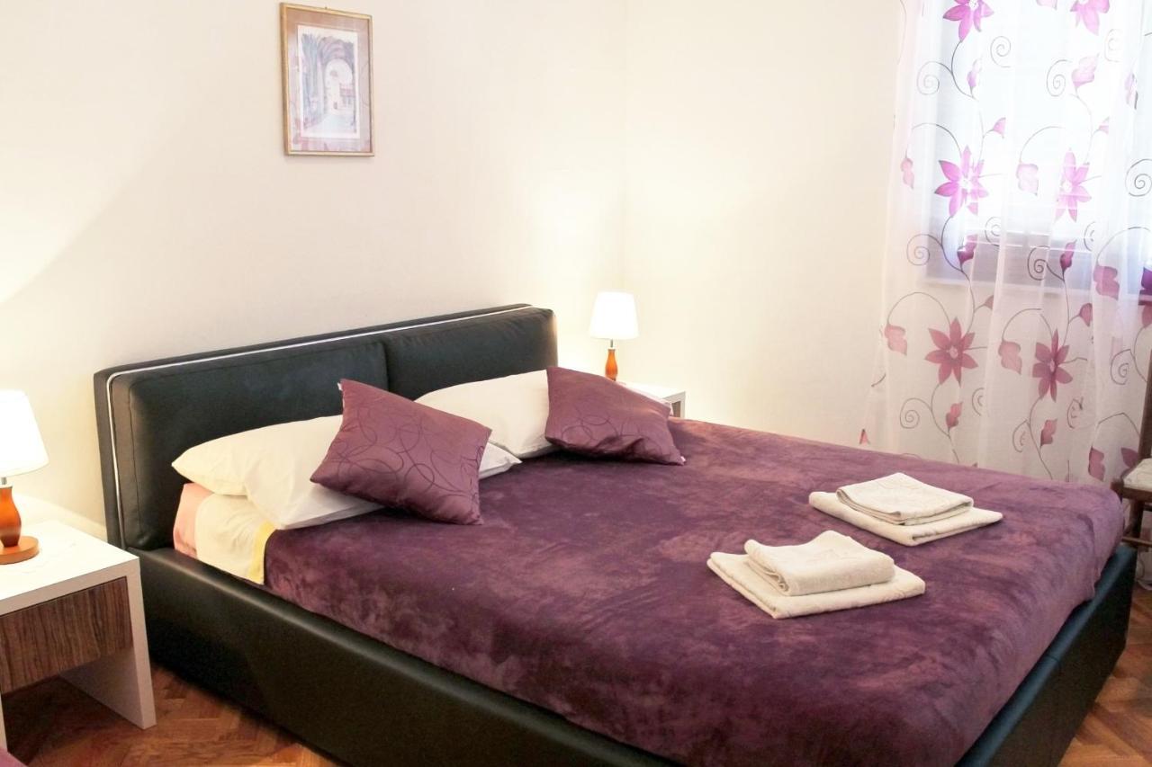 Apartments With A Parking Space Kastel Stafilic, Kastela - 5219 المظهر الخارجي الصورة