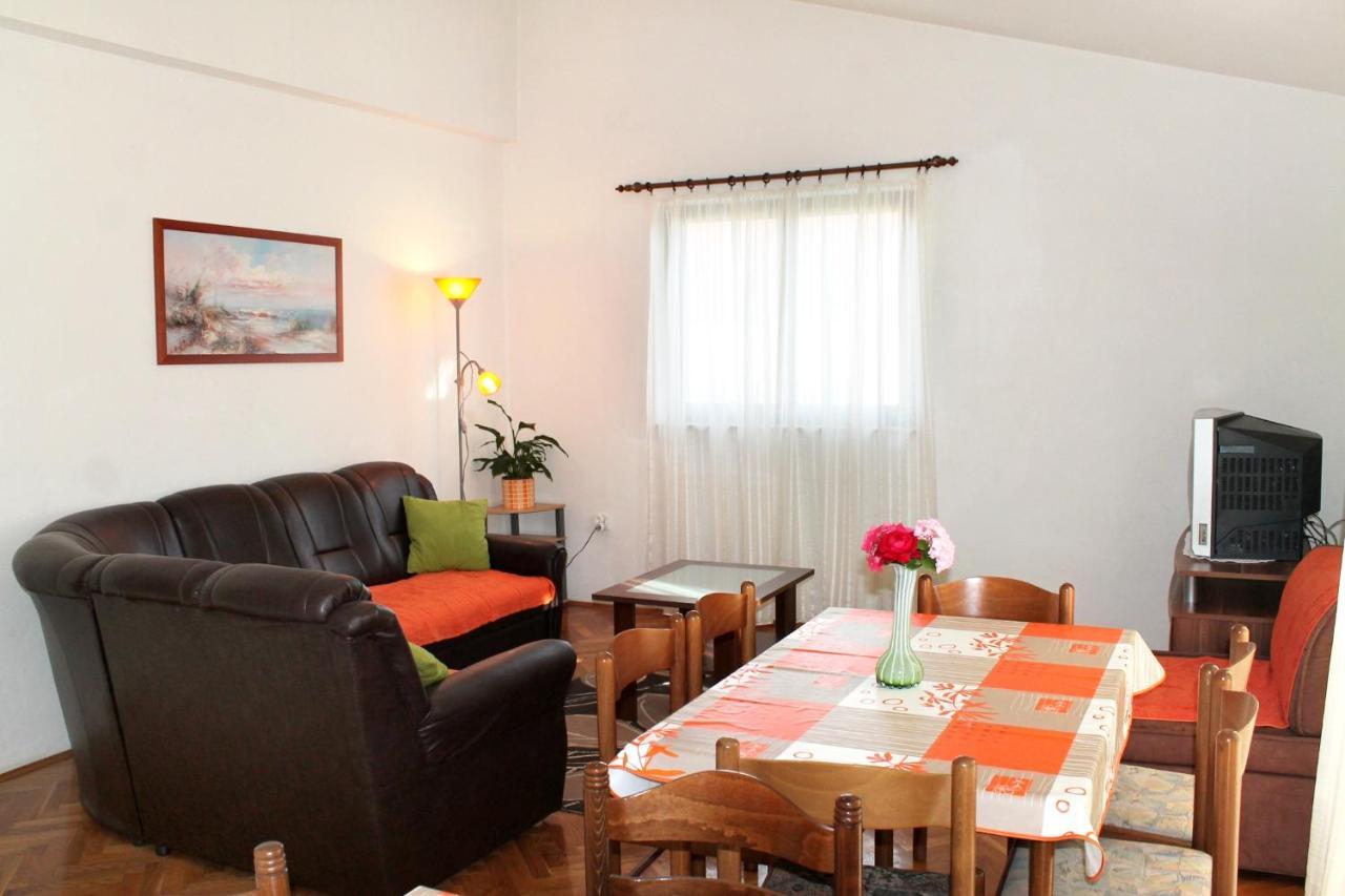Apartments With A Parking Space Kastel Stafilic, Kastela - 5219 المظهر الخارجي الصورة