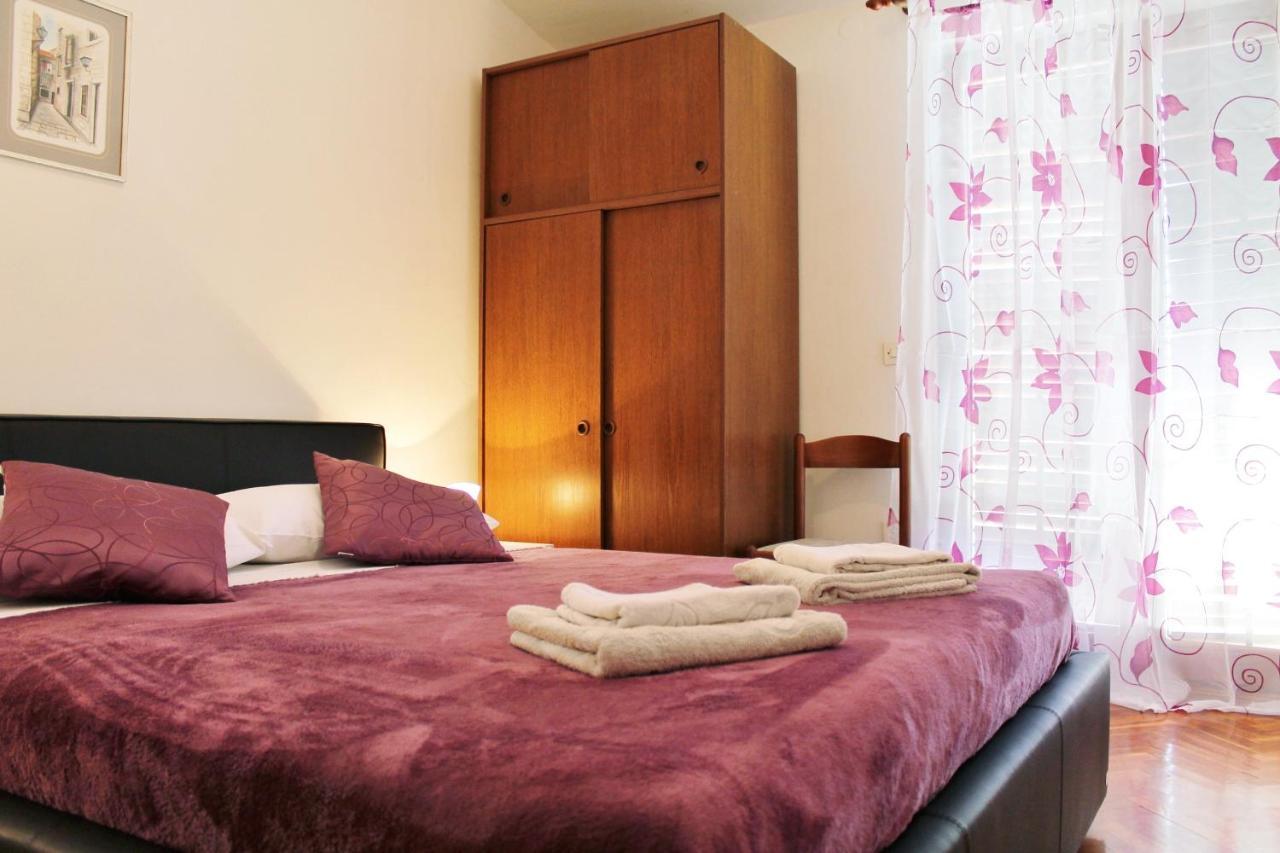 Apartments With A Parking Space Kastel Stafilic, Kastela - 5219 المظهر الخارجي الصورة