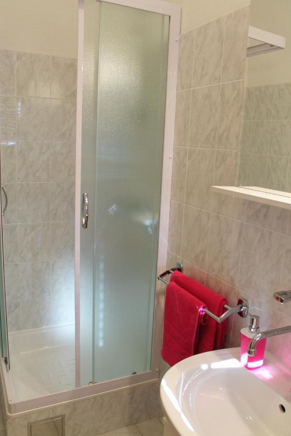 Apartments With A Parking Space Kastel Stafilic, Kastela - 5219 المظهر الخارجي الصورة