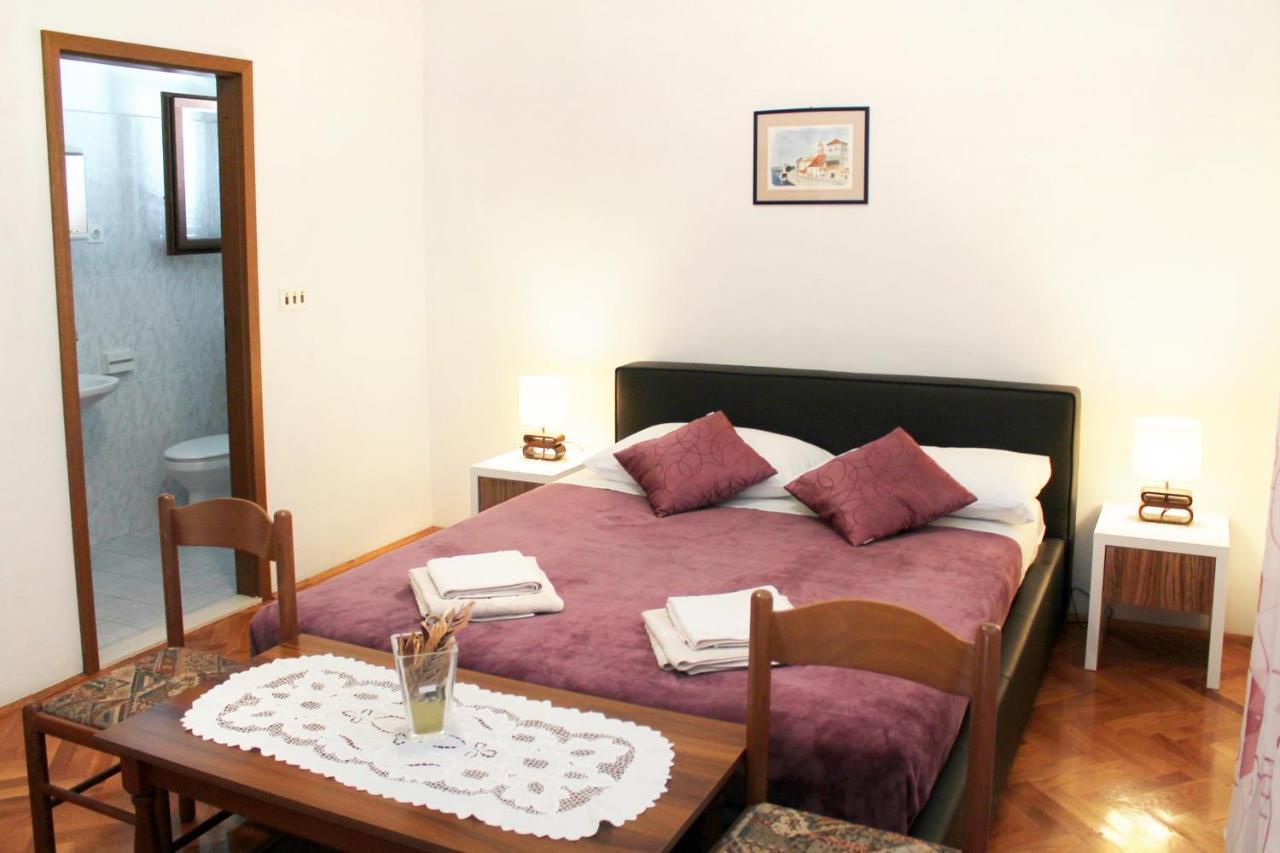 Apartments With A Parking Space Kastel Stafilic, Kastela - 5219 المظهر الخارجي الصورة
