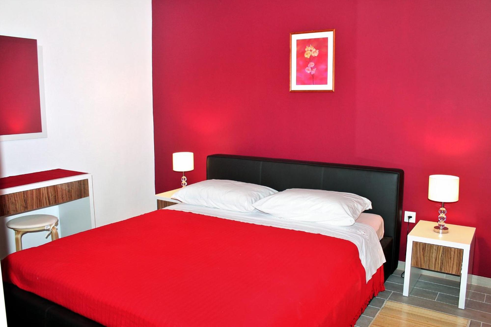 Apartments With A Parking Space Kastel Stafilic, Kastela - 5219 الغرفة الصورة