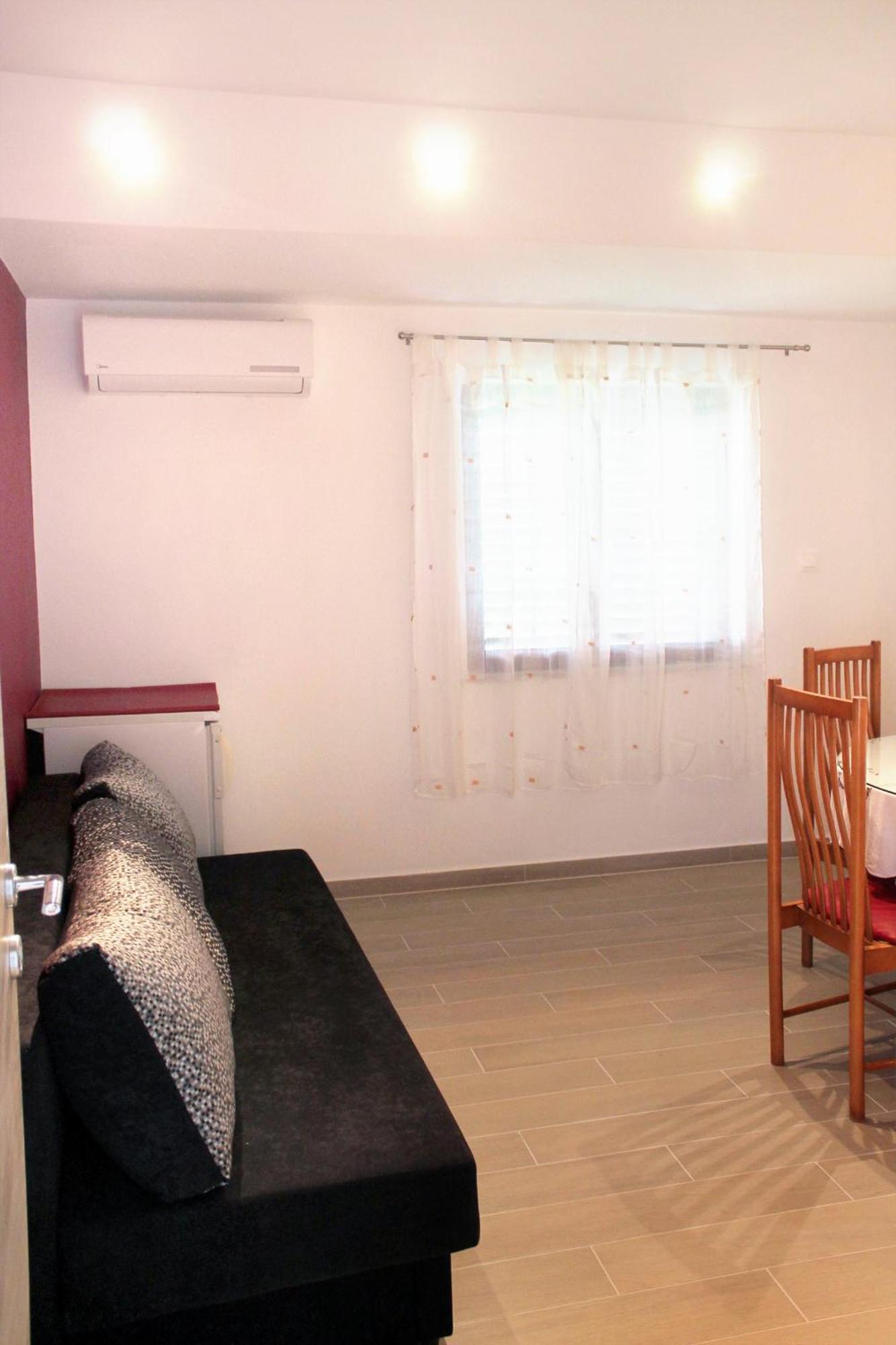 Apartments With A Parking Space Kastel Stafilic, Kastela - 5219 الغرفة الصورة