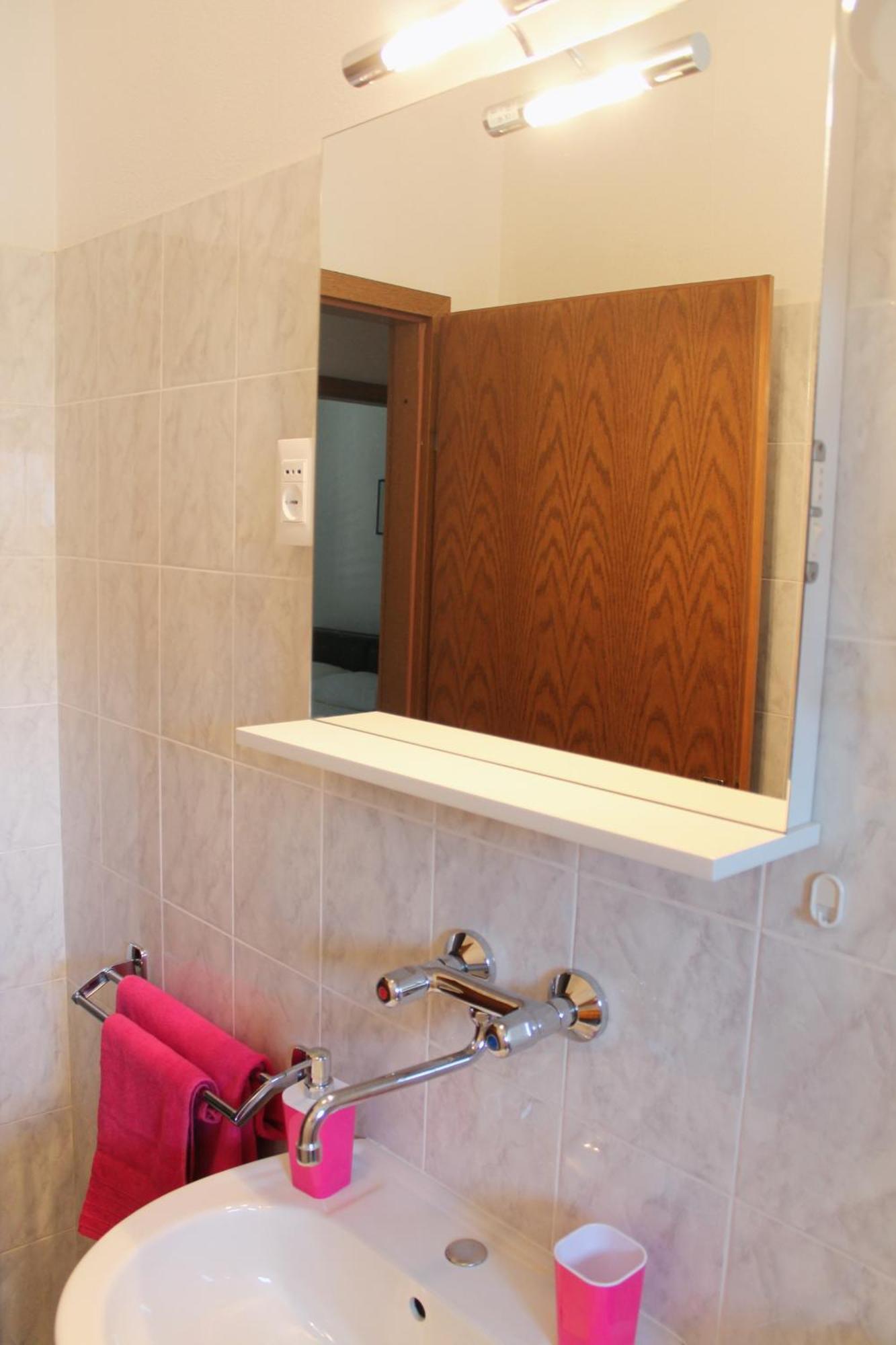 Apartments With A Parking Space Kastel Stafilic, Kastela - 5219 الغرفة الصورة