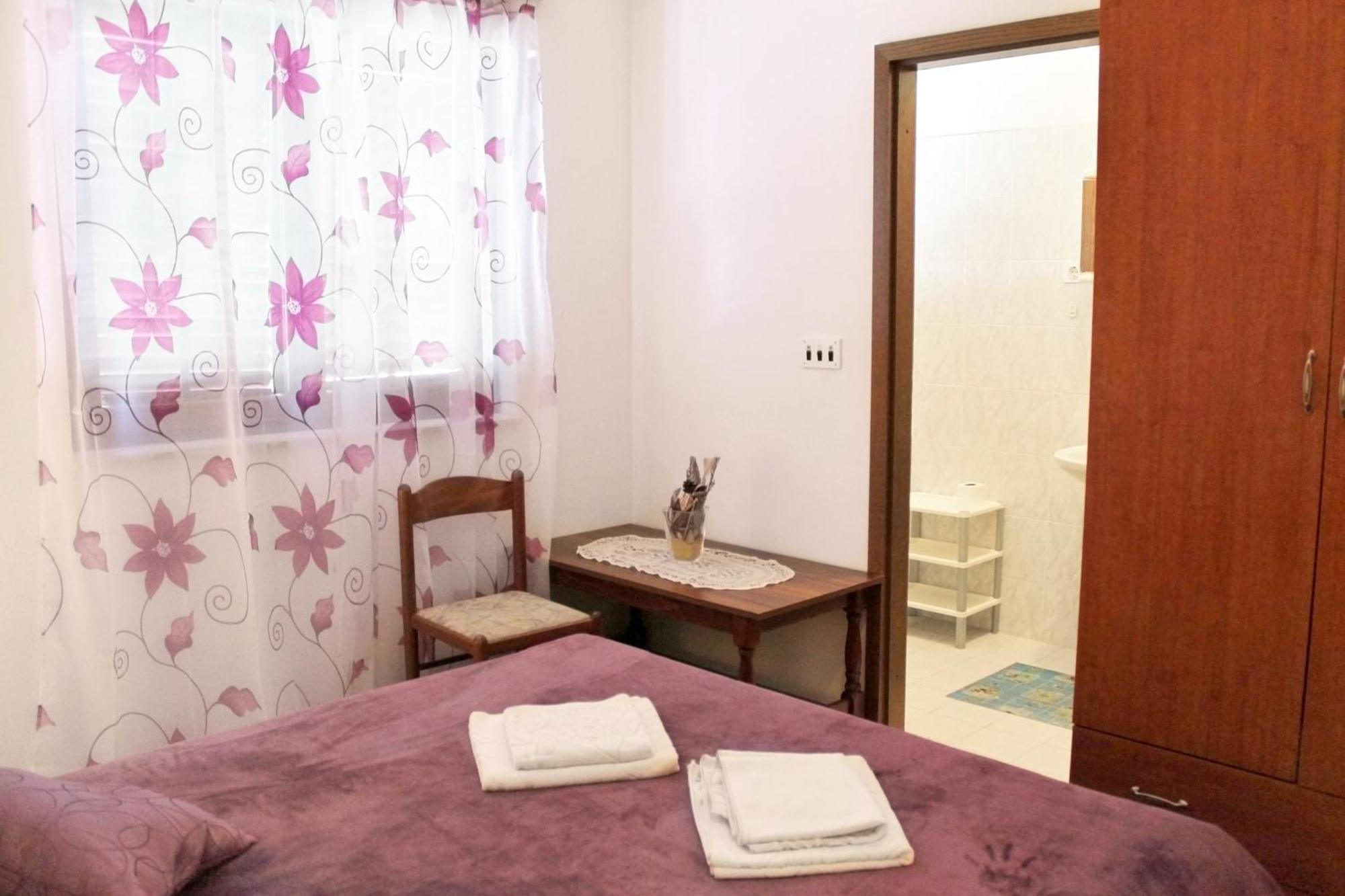 Apartments With A Parking Space Kastel Stafilic, Kastela - 5219 الغرفة الصورة