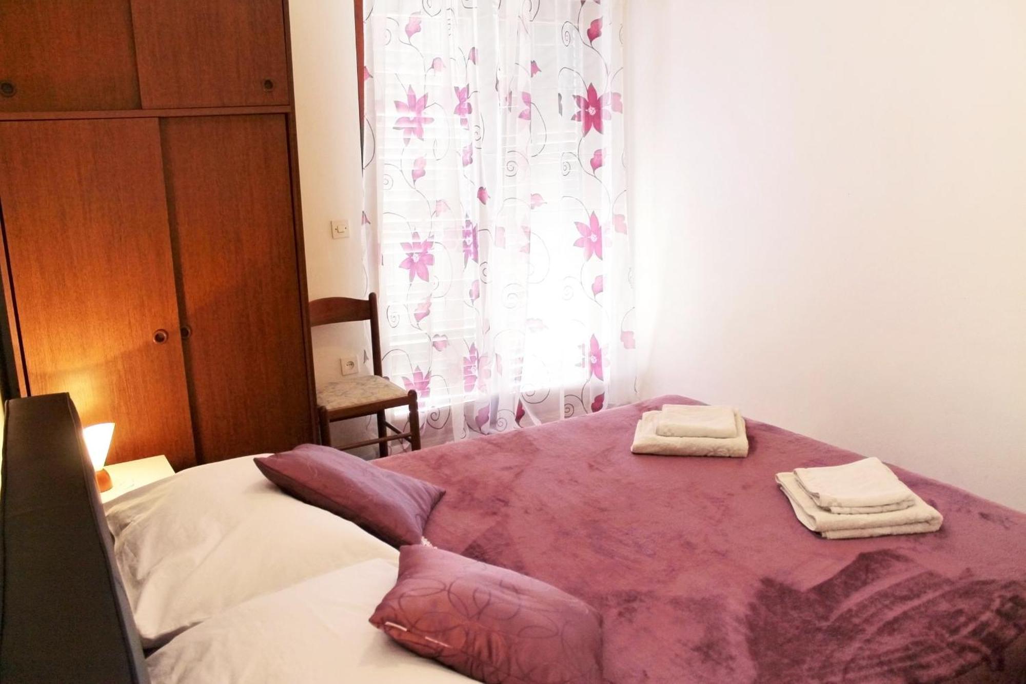 Apartments With A Parking Space Kastel Stafilic, Kastela - 5219 الغرفة الصورة