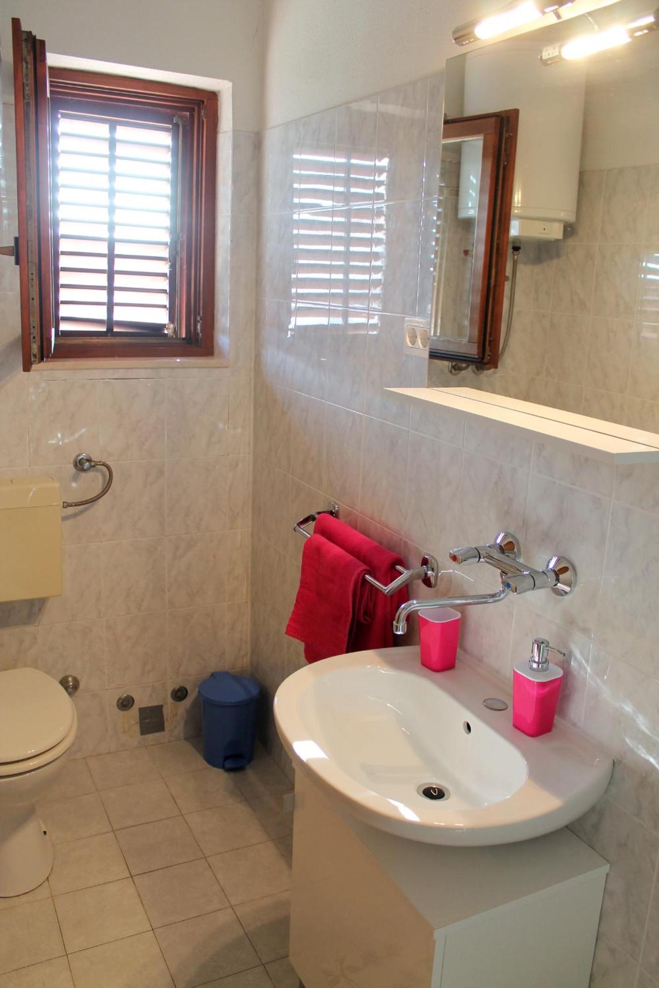 Apartments With A Parking Space Kastel Stafilic, Kastela - 5219 الغرفة الصورة